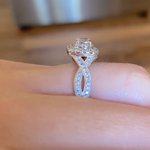 Neil Lane Engagement Ring - Picture 2 of 8